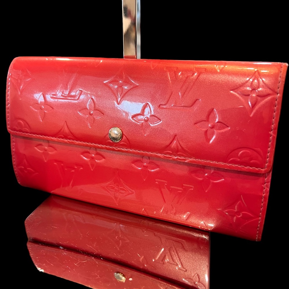 Louis Vuitton Rose Pop Vernis Sarah Wallet